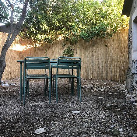 Maisonnette Independante Avec Jardin/Patio Нім Екстер'єр фото